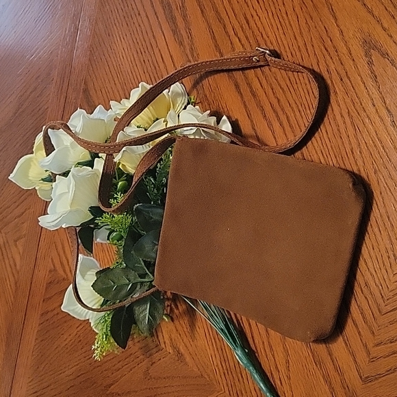 🎉🎉HOST PICK🎉🎉NWT REAL SUEDE BAG - Picture 3 of 8